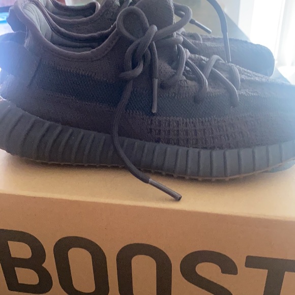 Almost new Yeezy 350 Boost - Picture 2 of 6